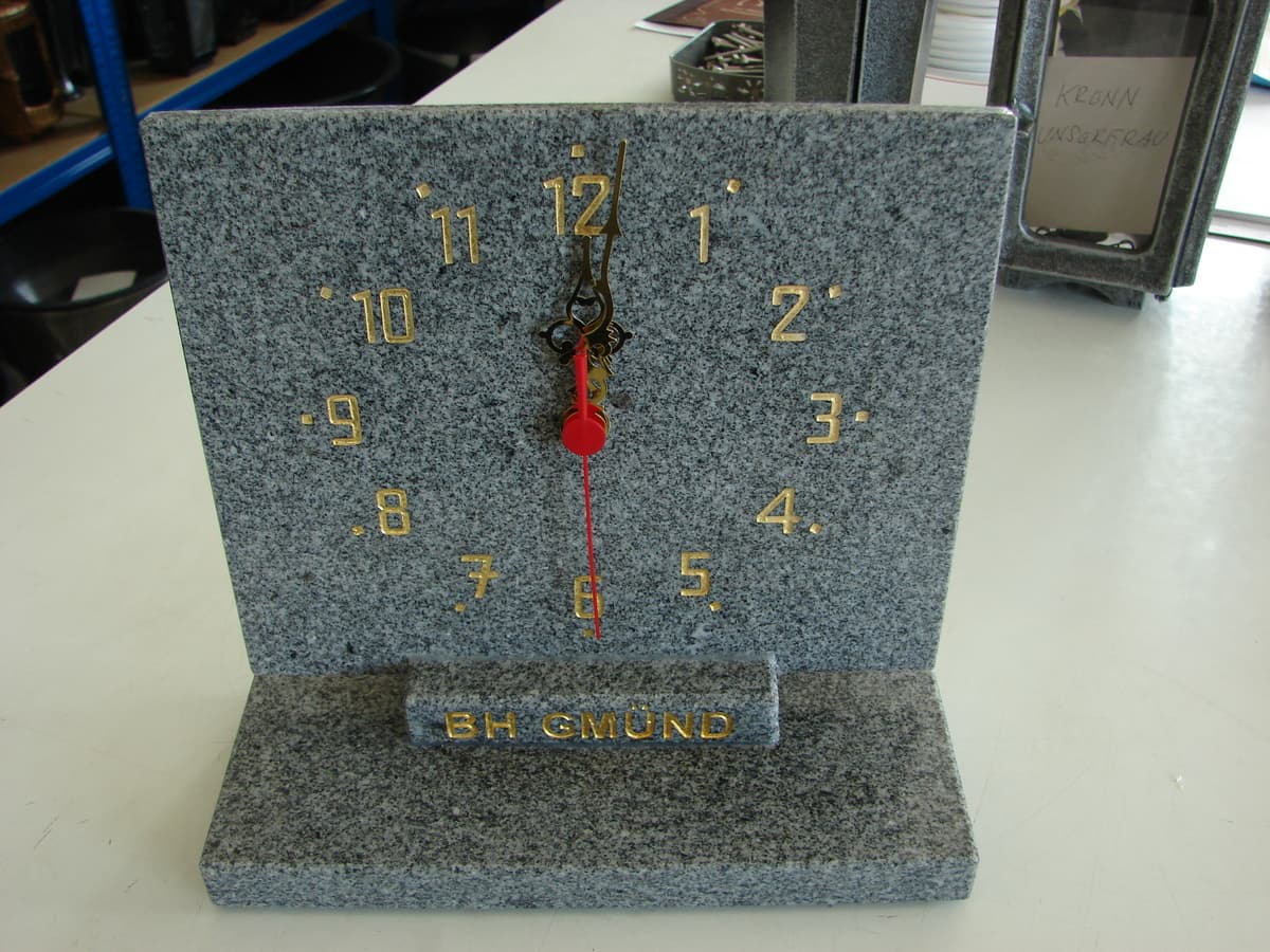 Granittafel mit Wappen der Bezirkshauptmannschaft Gmünd