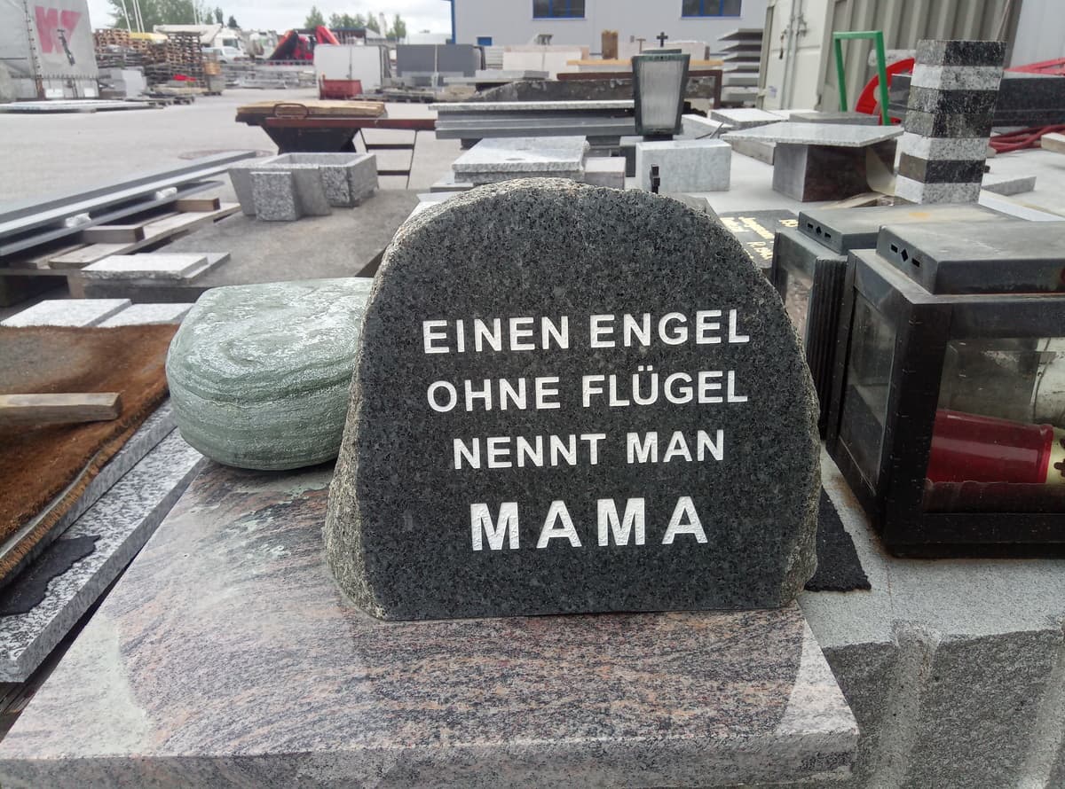 Werkstück mit individueller Gravur in der Werkstatt