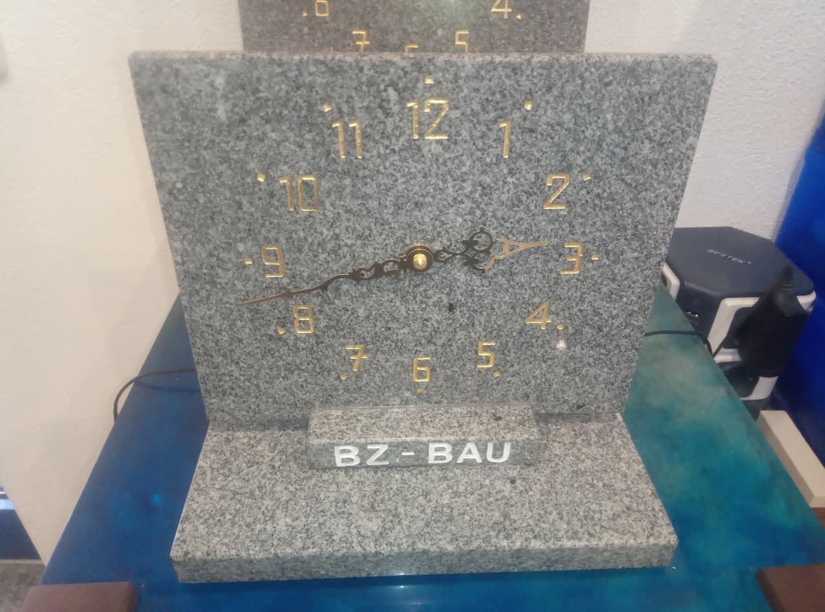 Schriftprobe einer Gravur in poliertem Granit